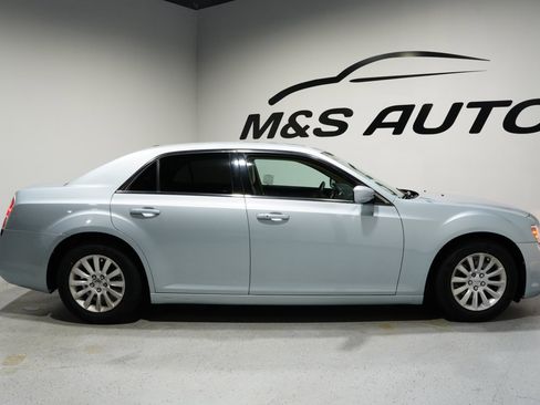 Used 2013 Chrysler 300 w/ Driver Convenience Group image 6