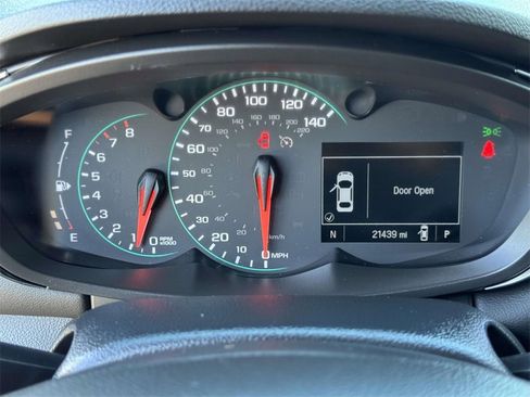 Used 2021 Chevrolet Trax LT w/ LT Convenience Package image 12