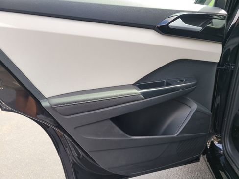 Certified 2025 Volkswagen Taos S FWD image 11