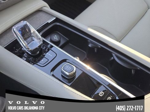 Certified 2024 Volvo XC90 B6 Ultimate w/ Protection Package Premier image 19