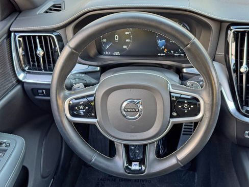 Used 2020 Volvo V60 T6 R-Design FWD image 21
