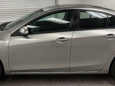 Used 2011 MAZDA MAZDA3 i Sport image 8