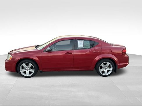 Used 2013 Dodge Avenger SE image 2