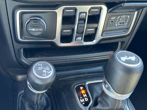 Used 2024 Jeep Wrangler Unlimited w/ Convenience Group image 19