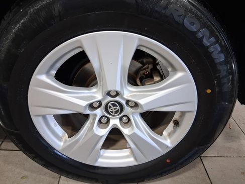 Used 2020 Toyota RAV4 XLE FWD image 8