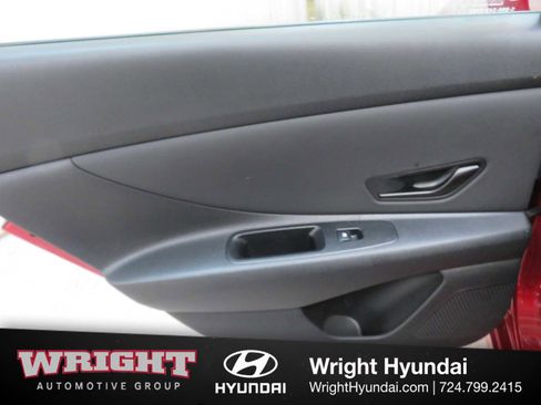 Used 2025 Hyundai Elantra Sport image 12