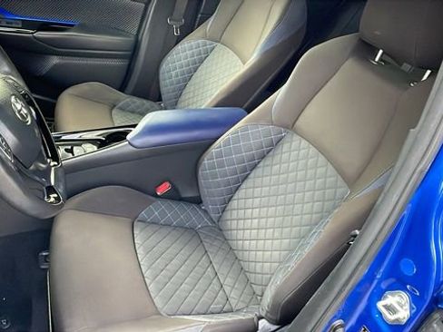 Used 2020 Toyota C-HR XLE image 11