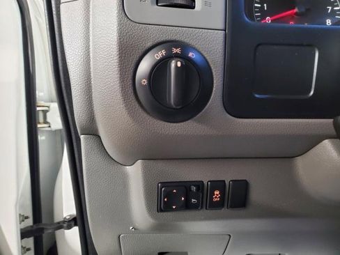 Used 2015 Nissan NV 2500 SV w/ Side & Curtain Airbag Package image 15