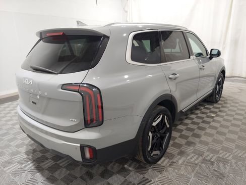 Used 2023 Kia Telluride EX AWD/4WD image 3