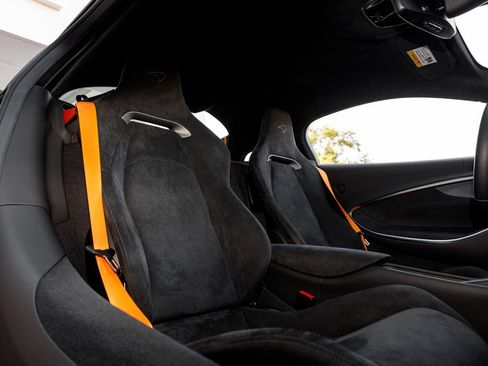 Used 2025 McLaren Artura RWD image 45