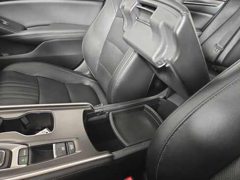 Used 2020 Honda Accord Touring image 29