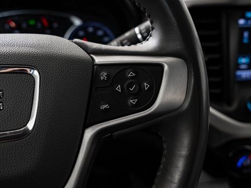 Used 2019 GMC Acadia SLE image 30