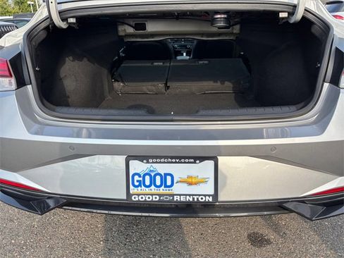 Used 2022 Hyundai Elantra Limited image 30
