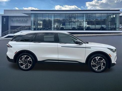 New 2026 Lincoln Nautilus Premier w/ Equipment Group 102A AWD/4WD image 9