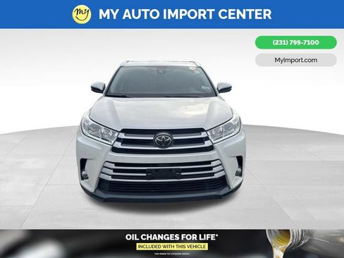 Used 2019 Toyota Highlander XLE AWD/4WD image 2