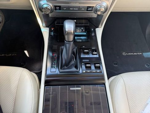 Used 2020 Lexus GX 460 Luxury w/ Accessory Package AWD/4WD image 30