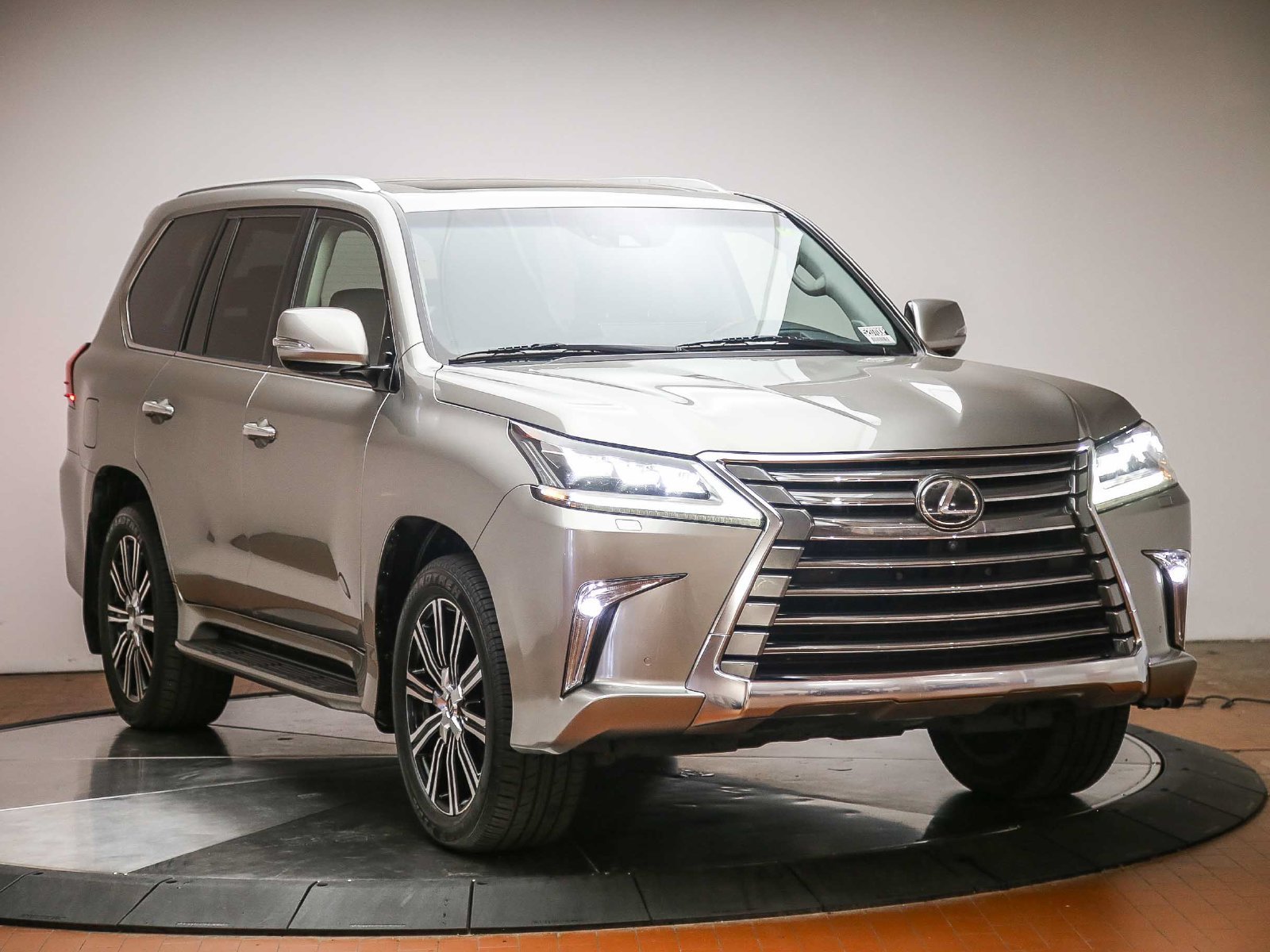 Used 2019 Lexus LX 570 4WD image 6