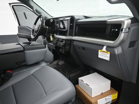 New 2025 Ford F550 4x4 Regular Cab Super Duty image 16