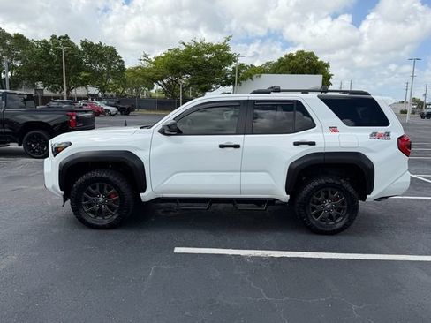 Used 2025 Toyota 4Runner SR5 AWD/4WD image 4