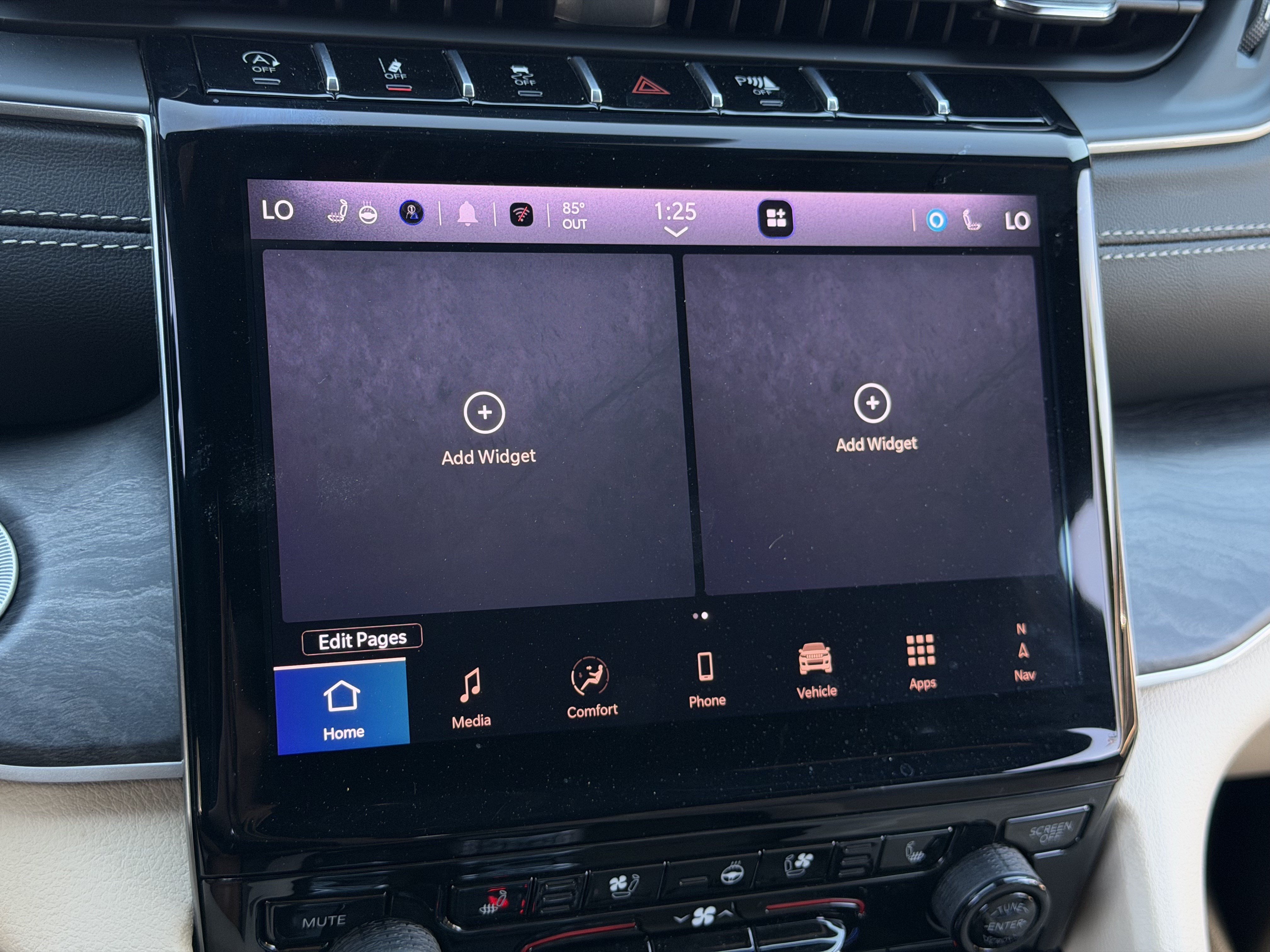 Used 2025 Jeep Grand Cherokee Limited w/ Luxury Tech Group II AWD/4WD image 22