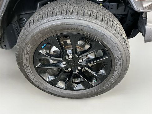 Used 2023 Jeep Wrangler Sahara image 11