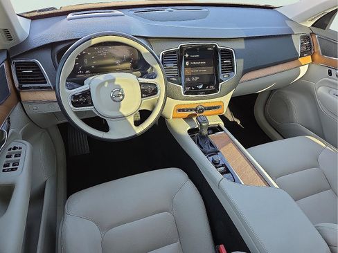 Used 2021 Volvo XC90 T6 Momentum w/ Advanced Package image 12