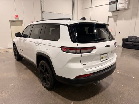 Used 2022 Jeep Grand Cherokee L Laredo image 7