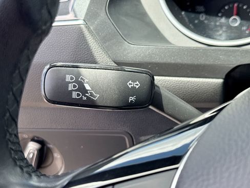 Used 2019 Volkswagen Tiguan SE FWD image 32