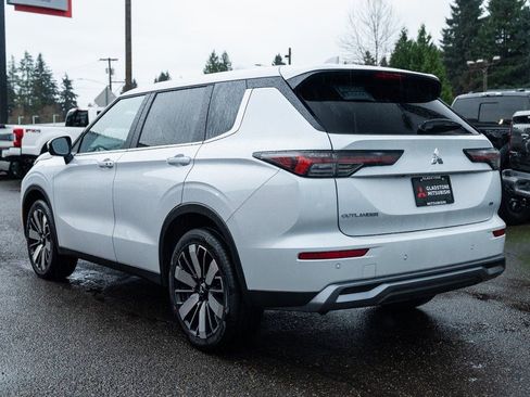 New 2026 Mitsubishi Outlander SE image 4