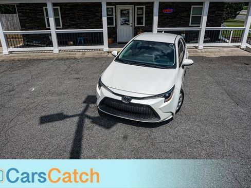 Used 2020 Toyota Corolla LE FWD image 3