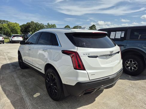 Used 2022 Cadillac XT5 Premium Luxury w/ Platinum Package AWD/4WD image 3