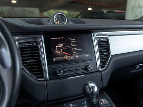 Certified 2018 Porsche Macan GTS AWD/4WD image 36