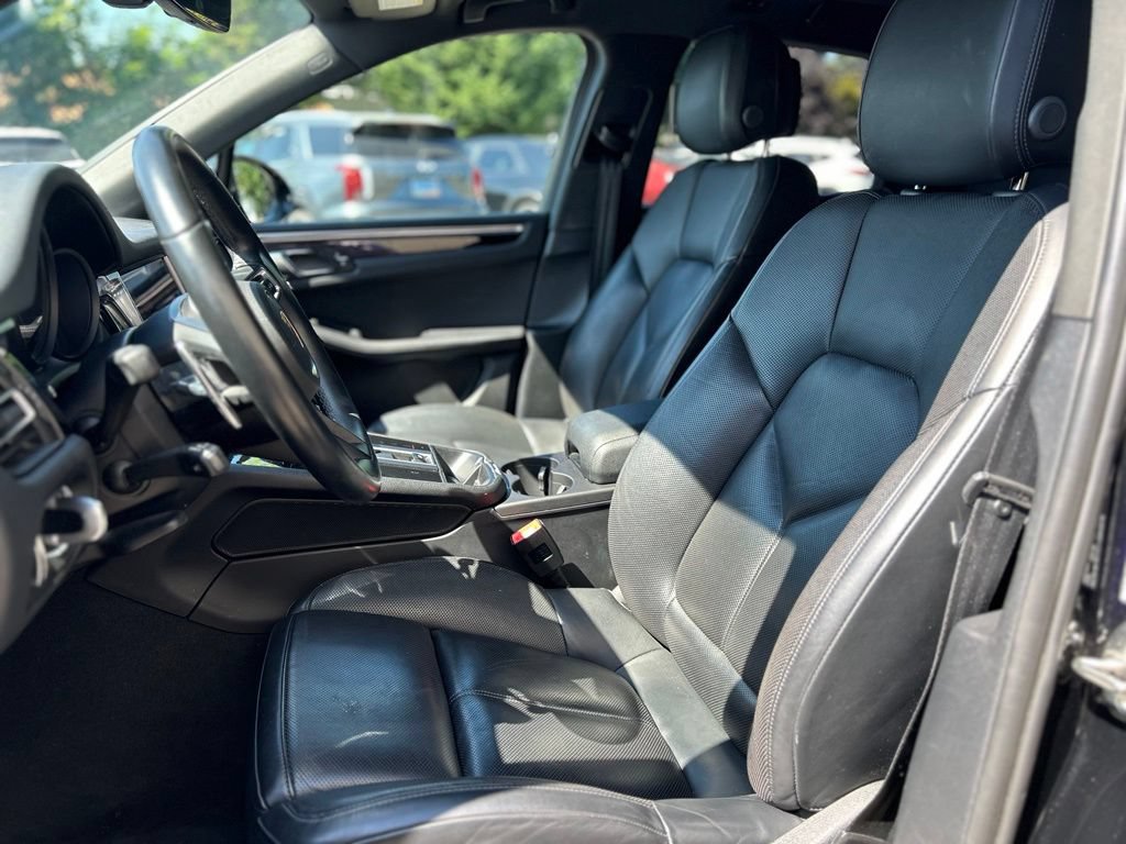 Used 2024 Porsche Macan AWD/4WD image 15