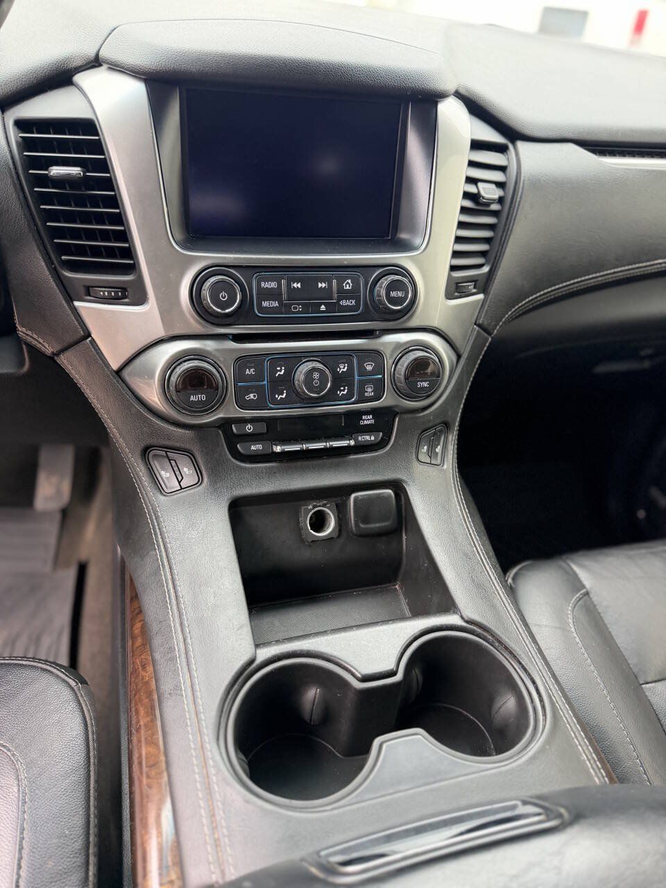 Used 2018 Chevrolet Suburban LT RWD image 17