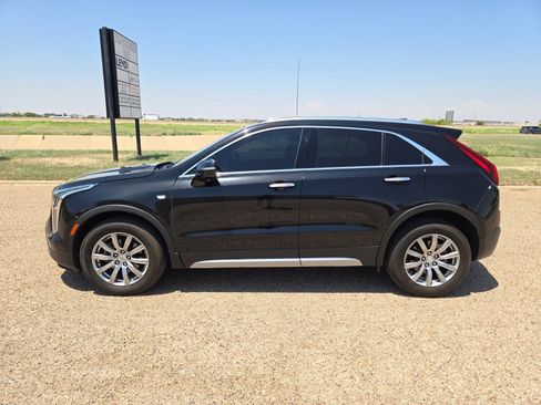 Used 2023 Cadillac XT4 Premium Luxury FWD image 2