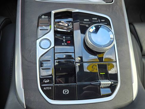 Used 2025 BMW X7 M60i w/ Executive Package image 36