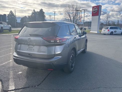 Used 2024 Nissan Rogue SV AWD/4WD image 7