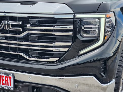 Used 2025 GMC Sierra 1500 SLT w/ SLT Premium Plus Package AWD/4WD image 8