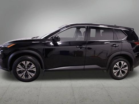 Used 2021 Nissan Rogue SV image 2