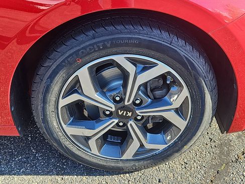 Used 2020 Kia Forte LXS image 3