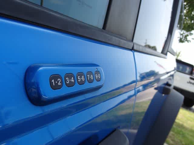 Used 2022 Ford Bronco Wildtrak AWD/4WD image 16