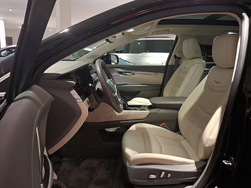 Used 2023 Cadillac XT5 Premium Luxury w/ Technology Package AWD/4WD image 16