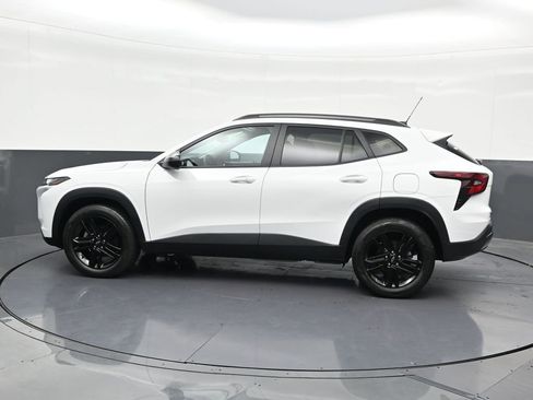 Used 2025 Chevrolet Trax ACTIV FWD image 2