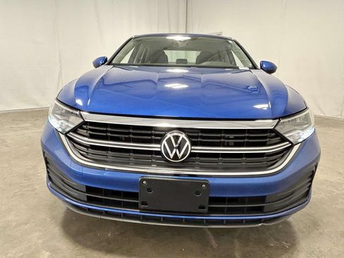 Used 2024 Volkswagen Jetta SE FWD image 6