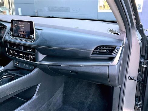 Certified 2023 Nissan Rogue SV image 18