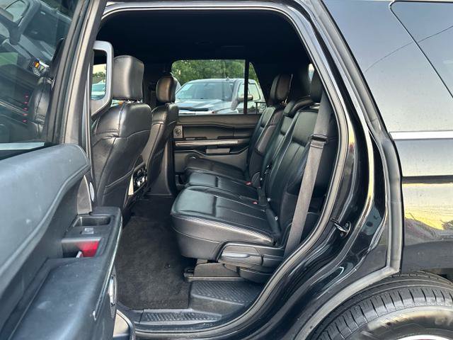 Used 2019 Ford Expedition XLT w/ Equipment Group 202A AWD/4WD image 12