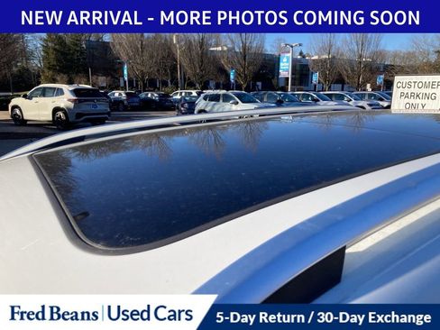 Used 2022 Volkswagen Taos SE w/ Panoramic Sunroof Package image 8