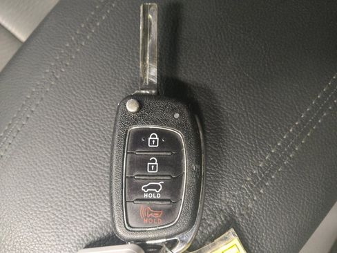 Used 2018 Hyundai Santa Fe Sport FWD image 32