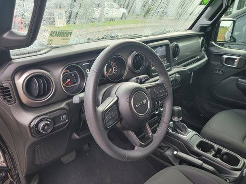 Used 2023 Jeep Wrangler Unlimited Sport AWD/4WD image 18