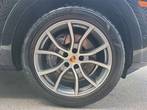 Used 2025 Porsche Cayenne image 12